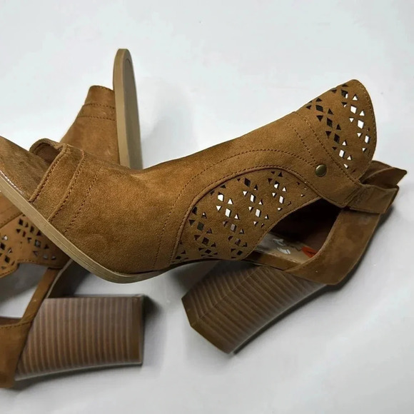 American Eagle size 11 platform sandals with block heels in tan - Picture 6 of 8